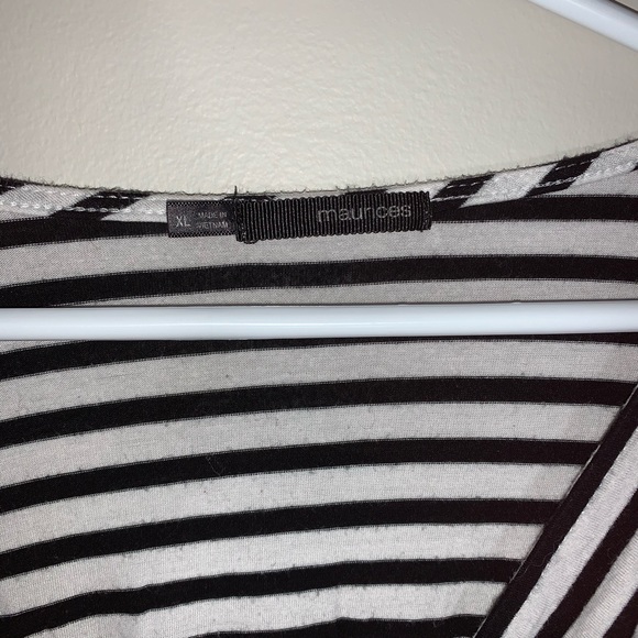 Maurices Stripe crossed over top - Picture 3 of 5